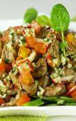 Salada com iscas de filé